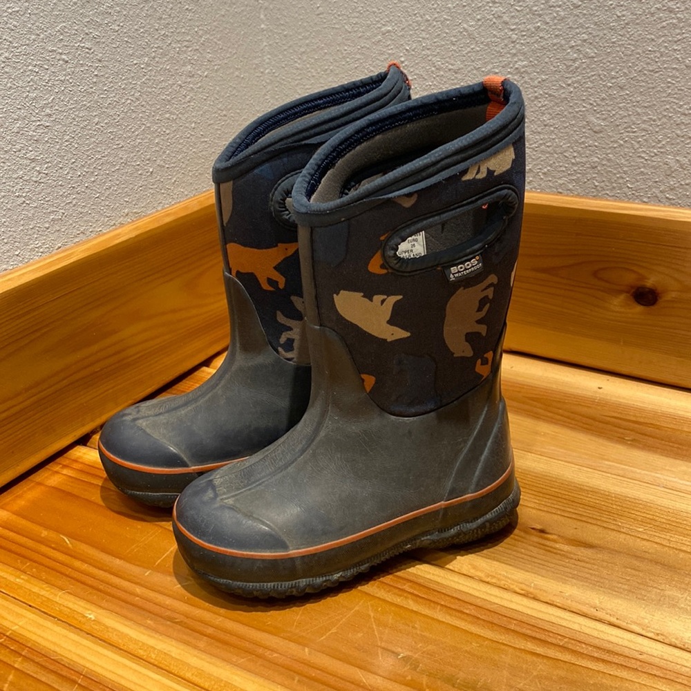 Kids size 10 winter boots
